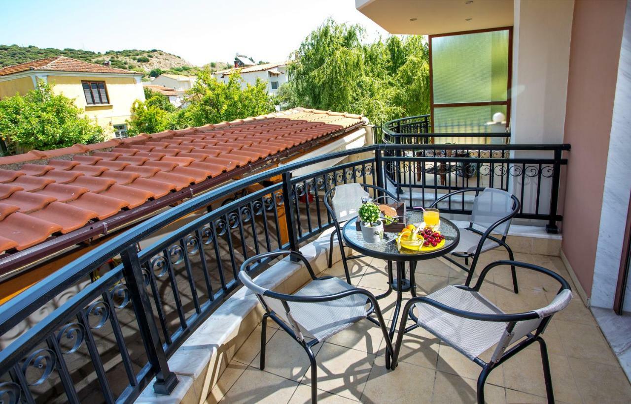 Néa Péramos Konstantina & Evgenia Deluxe Apartment מראה חיצוני תמונה