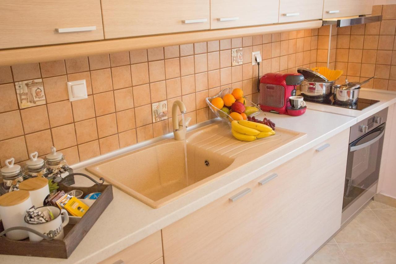 Néa Péramos Konstantina & Evgenia Deluxe Apartment מראה חיצוני תמונה
